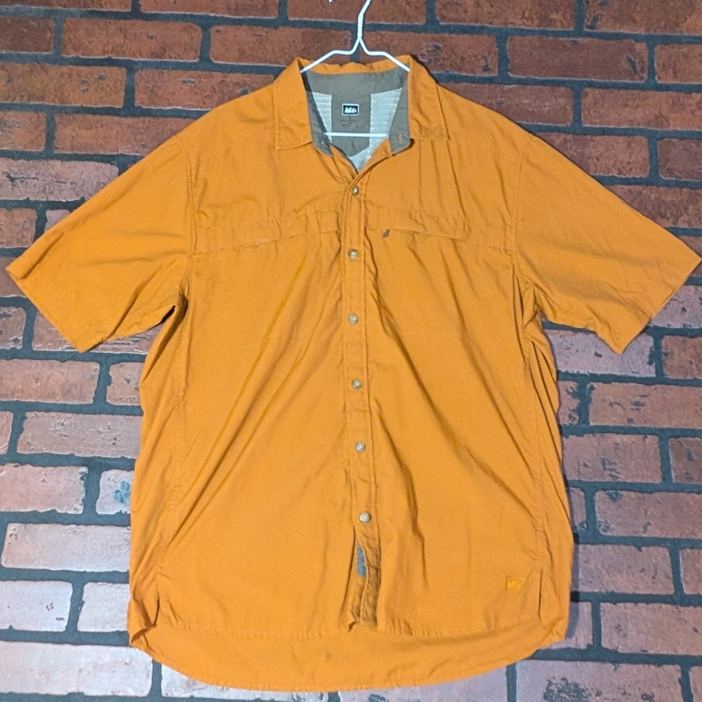 REI Mens Large Short Sleeve Vented Hiking Shirt Orange Nylon Button Down